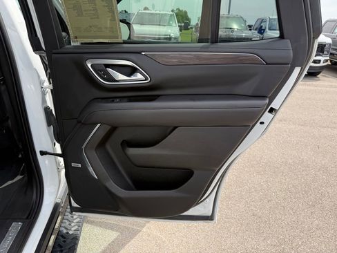 Used 2021 Chevrolet Tahoe Z71 w/ Z71 Off-Road Package AWD/4WD image 22