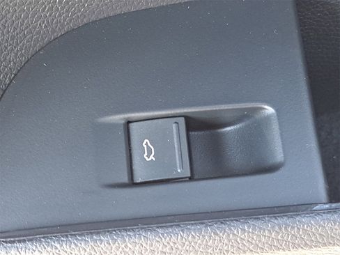 Used 2014 Volkswagen Jetta SportWagen image 29