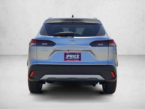 Used 2026 Toyota Corolla Cross LE image 7
