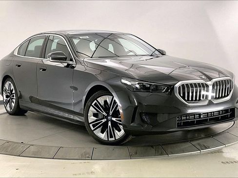 Used 2025 BMW i5 xDrive40 w/ Premium Package image 1