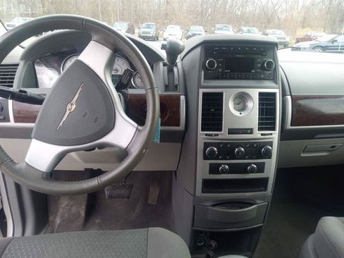 Used 2010 Chrysler Town & Country Touring FWD image 8