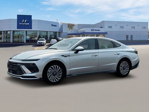New 2025 Hyundai Sonata Limited FWD image 2