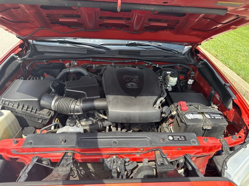 Used 2017 Toyota Tacoma TRD Sport w/ Tow Package (A/T) AWD/4WD image 10