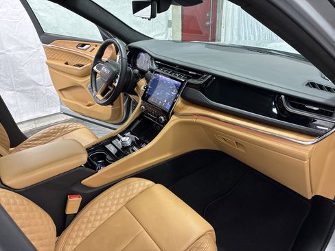 Certified 2025 Jeep Grand Cherokee L Summit AWD/4WD image 17