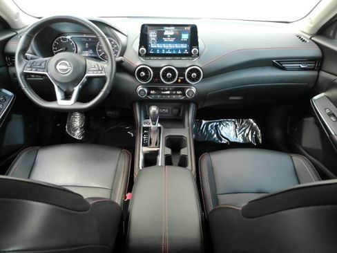 Used 2025 Nissan Sentra SR w/ SR Premium Package FWD image 3
