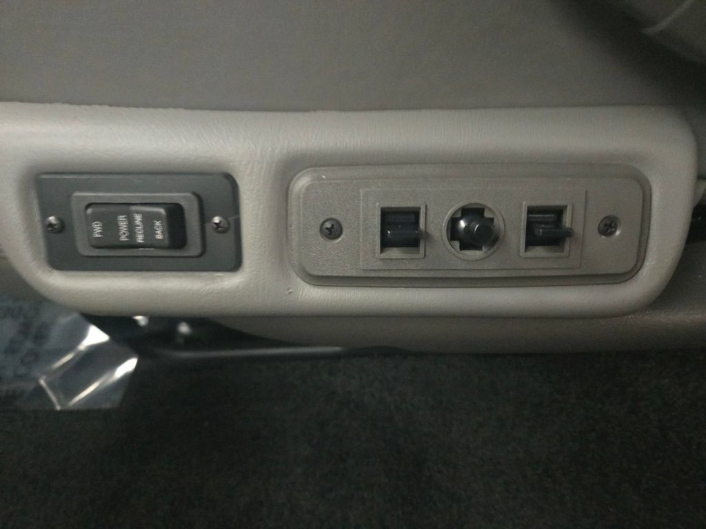 Used 2020 Chevrolet Express 2500 Extended RWD image 24