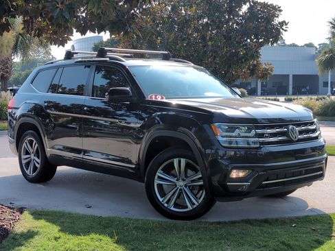 Used 2019 Volkswagen Atlas SE w/ Panoramic Sunroof Package FWD image 2