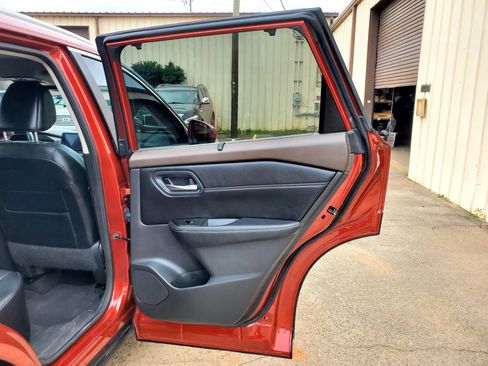 Used 2023 Nissan Rogue SV w/ SV Premium B Package FWD image 23