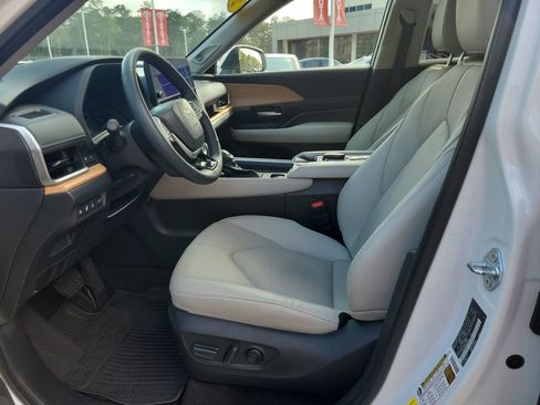 Used 2025 Toyota Grand Highlander AWD Hybrid image 15