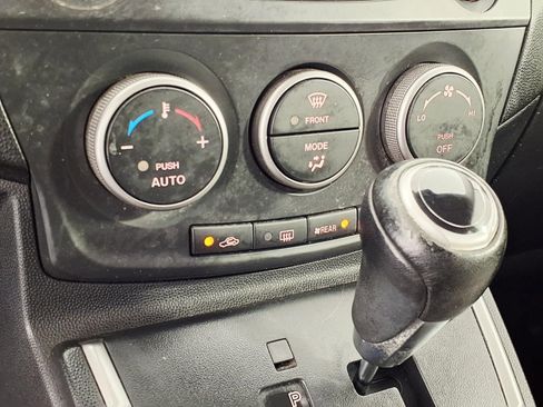 Used 2015 MAZDA MAZDA5 Touring FWD image 19