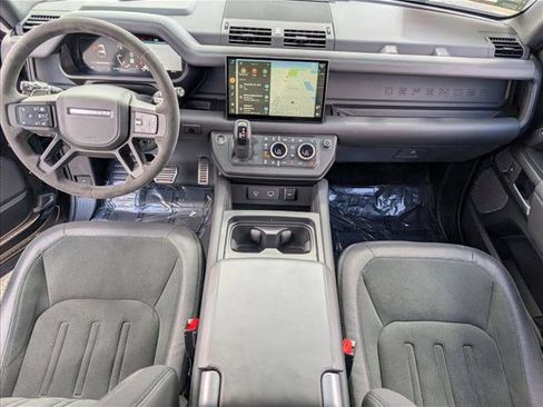 Used 2024 Land Rover Defender 90 V8 AWD/4WD image 17