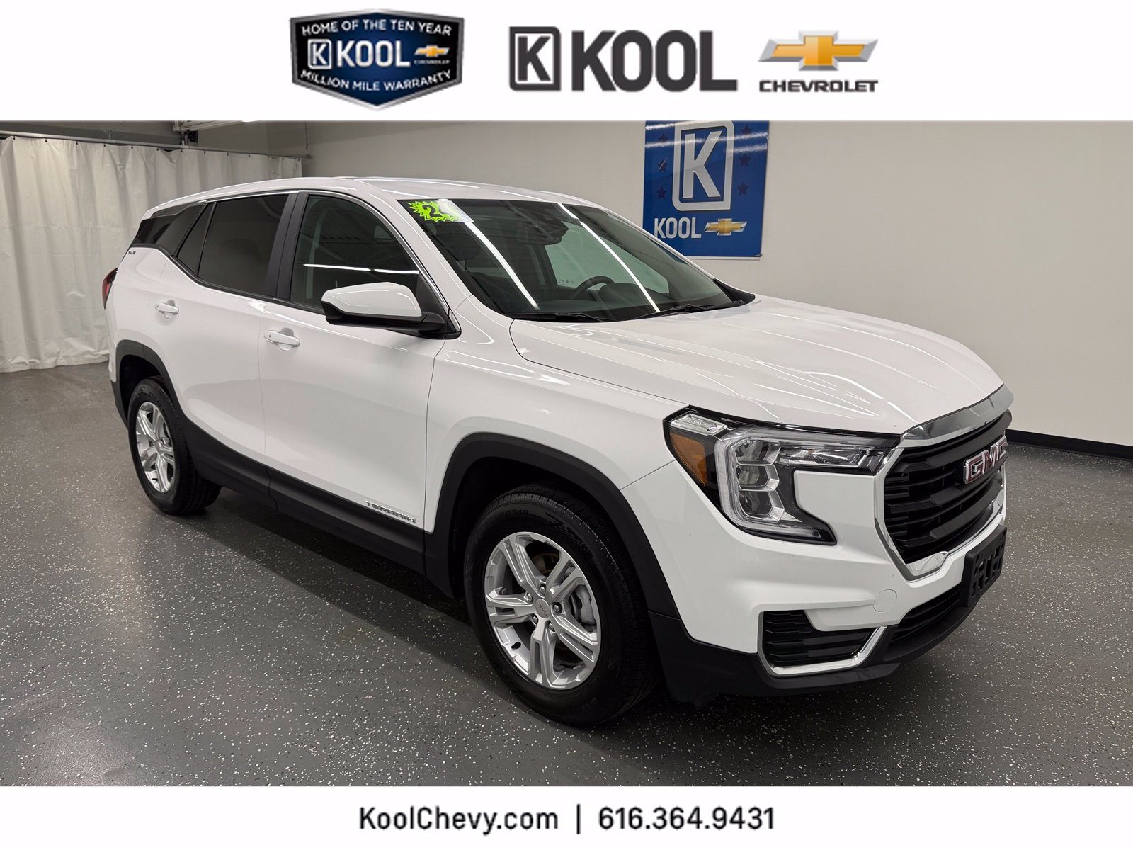 Used 2024 GMC Terrain SLE AWD/4WD image 1