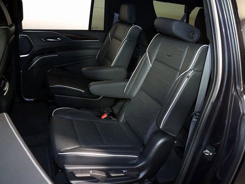 Used 2023 Cadillac Escalade ESV Premium Luxury image 13