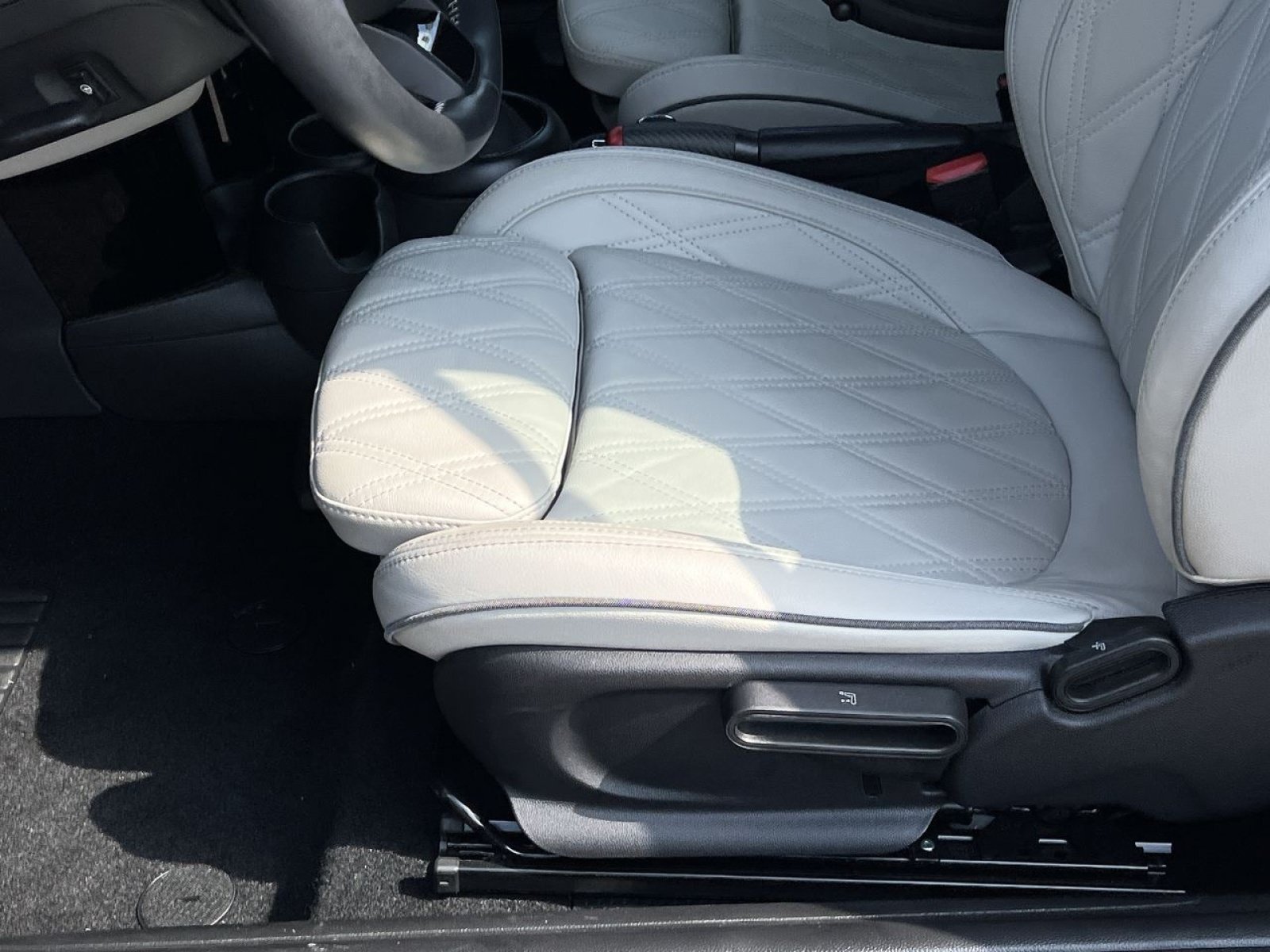 Used 2023 MINI Cooper S w/ Signature Upholstery Package FWD image 11
