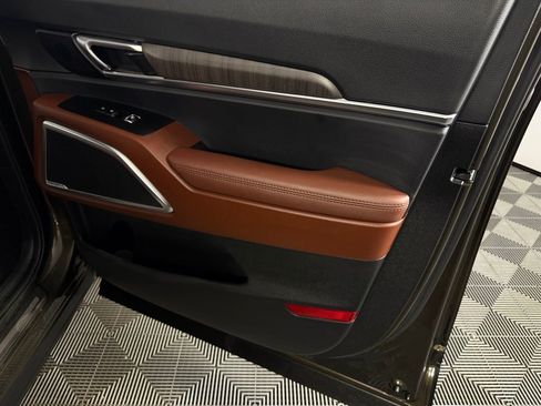 Used 2024 Kia Telluride SX Prestige w/ Towing Package image 33