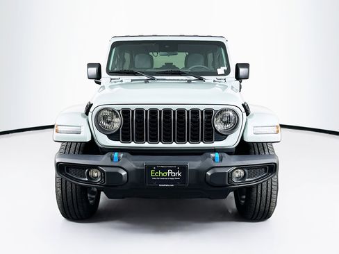 Used 2024 Jeep Wrangler Unlimited w/ Convenience Group AWD/4WD image 2