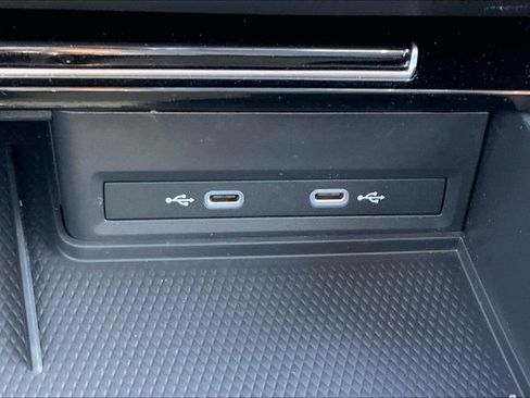 Certified 2025 Volkswagen Atlas Peak Edition SE AWD/4WD image 30