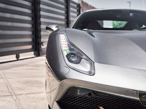 Used 2018 Ferrari 488 GTB RWD image 8