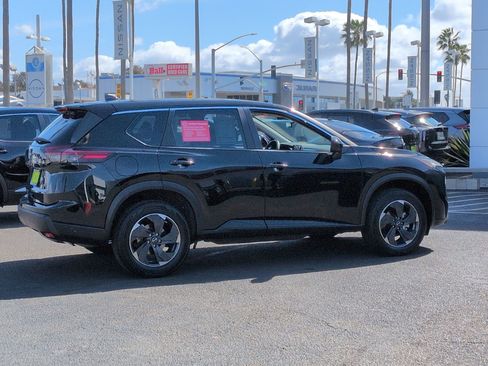 Certified 2025 Nissan Rogue SV image 6