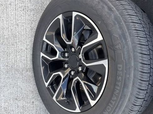 Used 2022 Chevrolet Tahoe LT w/ Luxury Package image 22