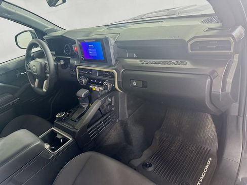 Used 2025 Toyota Tacoma TRD Sport image 25