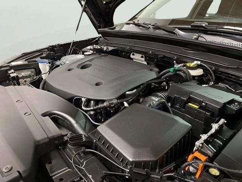 Used 2025 Volvo XC40 B5 Plus image 87