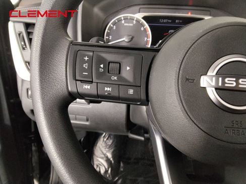 Used 2023 Nissan Rogue SV AWD/4WD image 13