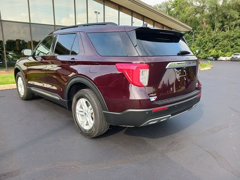 Used 2022 Ford Explorer XLT w/ Equipment Group 202A AWD/4WD image 3