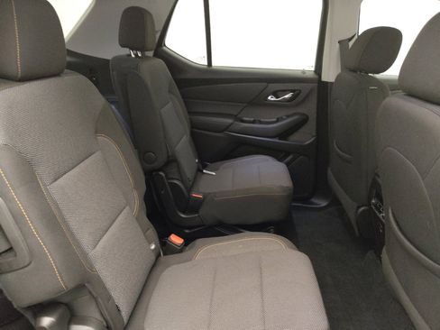 Used 2021 Chevrolet Traverse LT FWD image 19