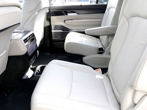 New 2026 Jeep Grand Wagoneer Summit image 18