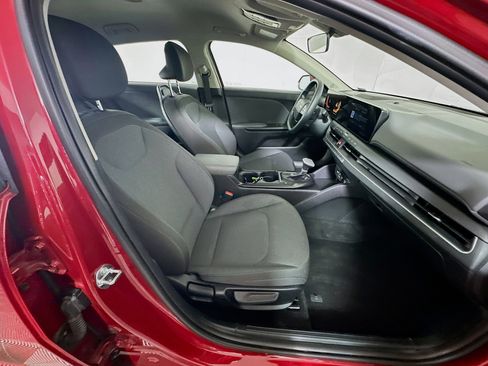 Used 2025 Kia K4 LXS image 32