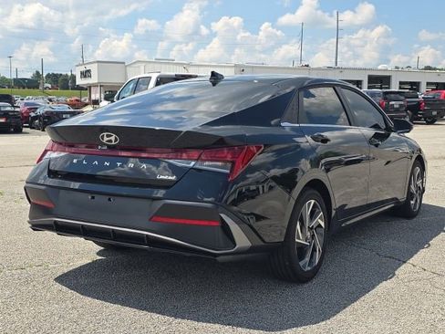 Used 2025 Hyundai Elantra Limited FWD image 5