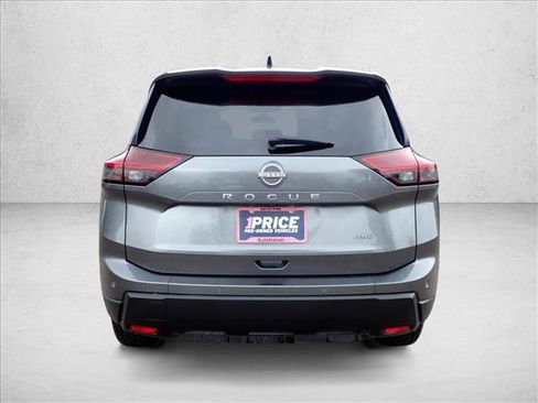 Used 2024 Nissan Rogue S AWD/4WD image 3