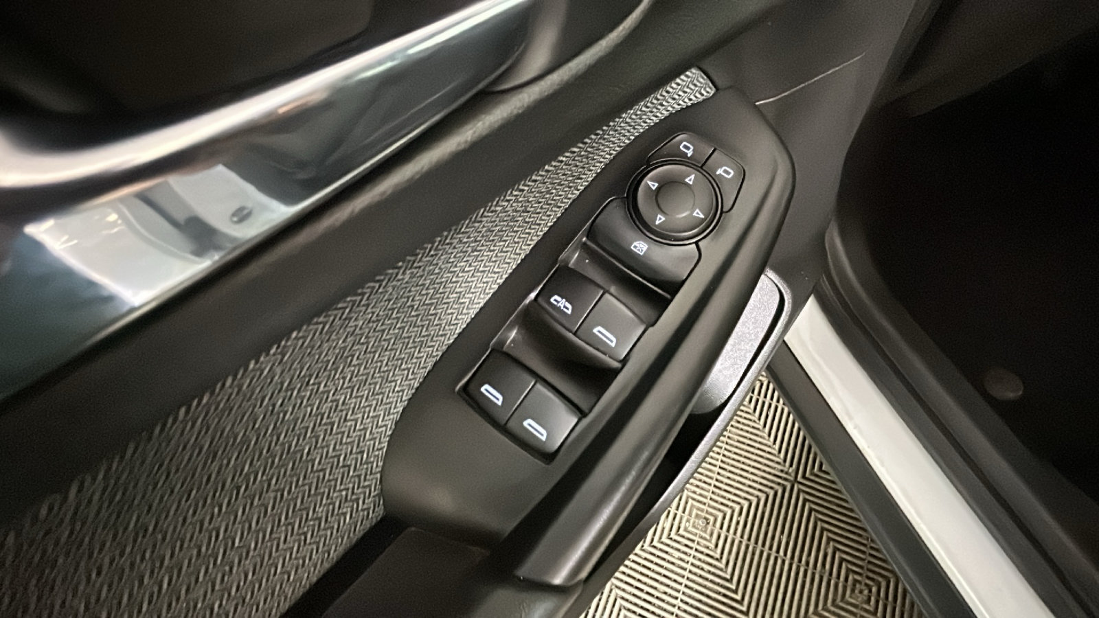 Used 2021 Chevrolet TrailBlazer LT FWD image 12
