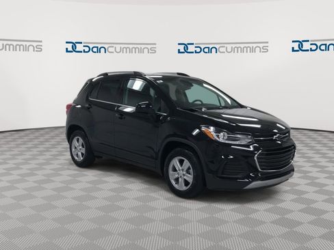 Used 2020 Chevrolet Trax LT FWD image 2