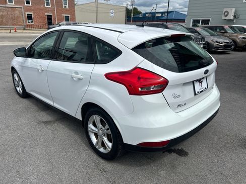 Used 2017 Ford Focus SE FWD image 2