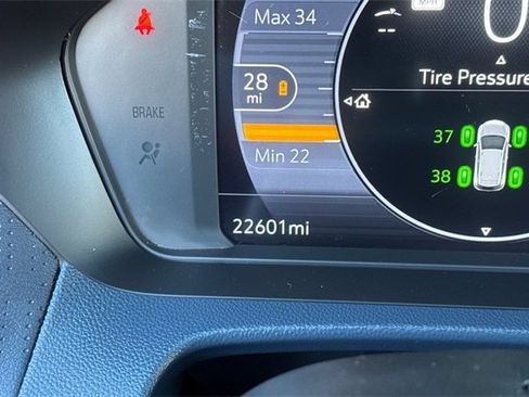 Used 2022 Chevrolet Bolt EUV Premier w/ Sun & Sound Package image 39