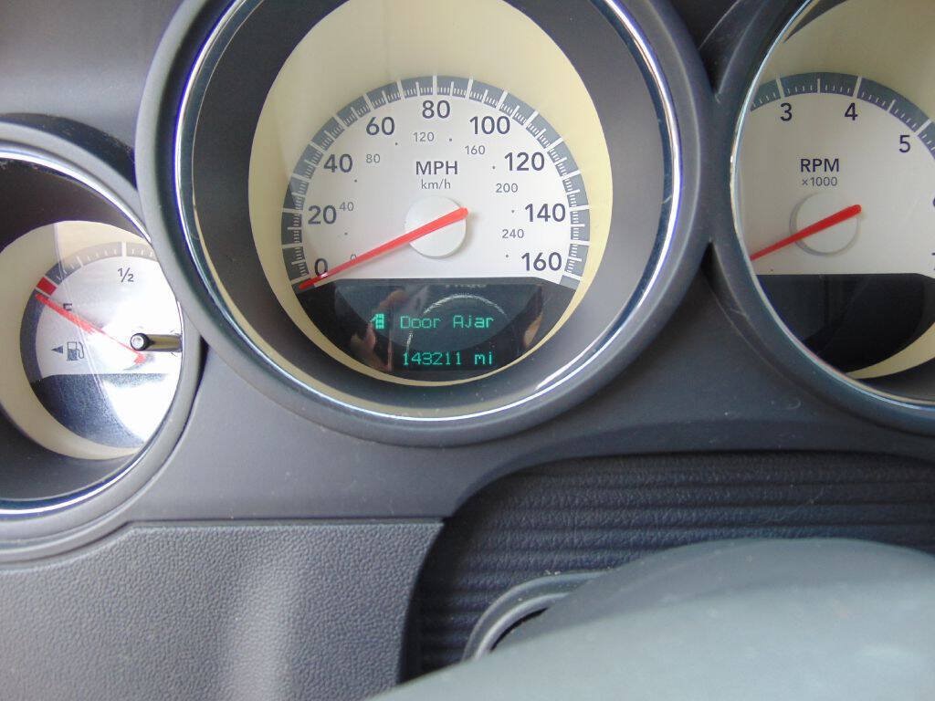 Used 2009 Dodge Challenger R/T RWD image 17