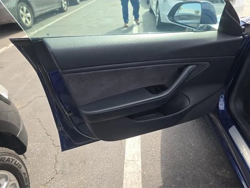 Used 2019 Tesla Model 3 Standard Range image 8