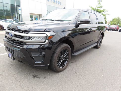 Used 2024 Ford Expedition Max XLT AWD/4WD image 2