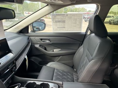 New 2026 Nissan Rogue Platinum AWD/4WD image 16