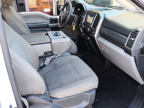 Used 2019 Ford F250 XLT w/ Snow Plow Prep Package AWD/4WD image 12