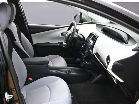 Used 2022 Toyota Prius LE image 33