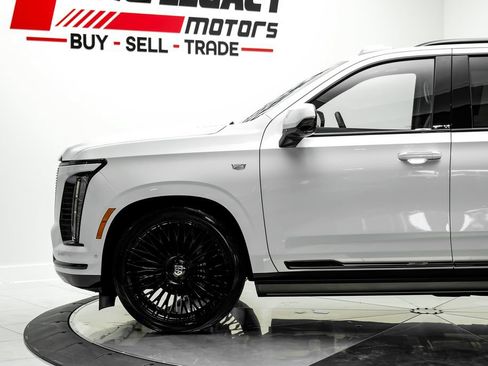 Used 2025 Cadillac Escalade Sport Platinum AWD/4WD image 14