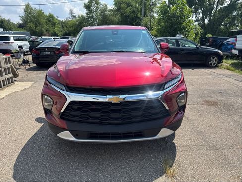 Used 2025 Chevrolet Blazer LT AWD/4WD image 9