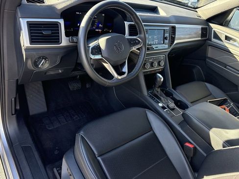 Used 2022 Volkswagen Atlas Cross Sport SE image 11