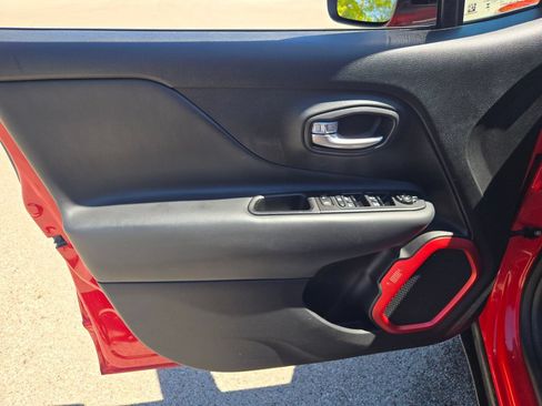 Used 2023 Jeep Renegade Trailhawk AWD/4WD image 18