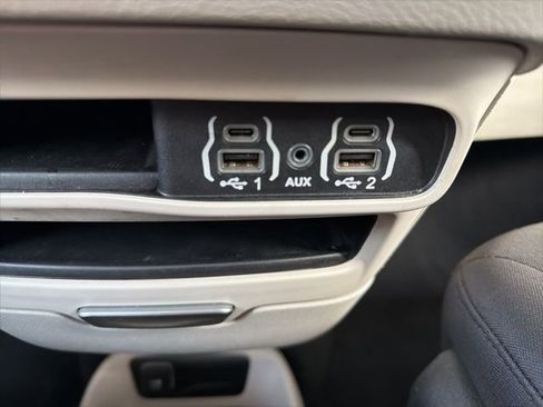 Used 2022 Chrysler Voyager LX FWD image 35