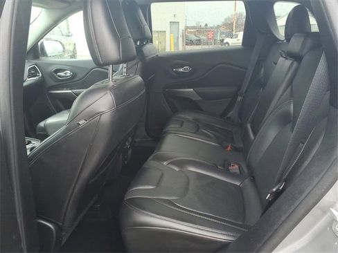 Used 2020 Jeep Cherokee Limited image 10