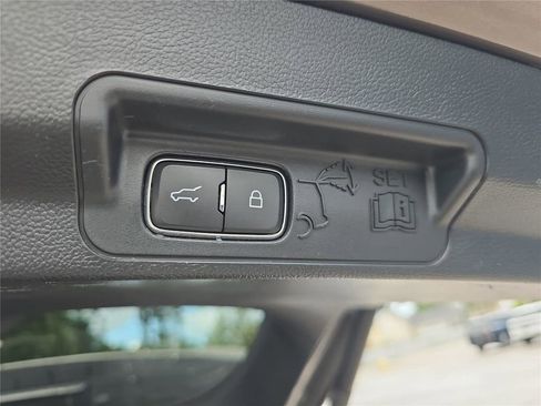 Used 2021 Ford Explorer XLT w/ Equipment Group 202A RWD image 13